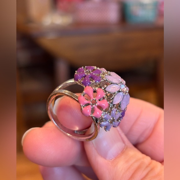 Ring silver toned with purple and pink floral arrangement. Size 10 - Picture 3 of 6